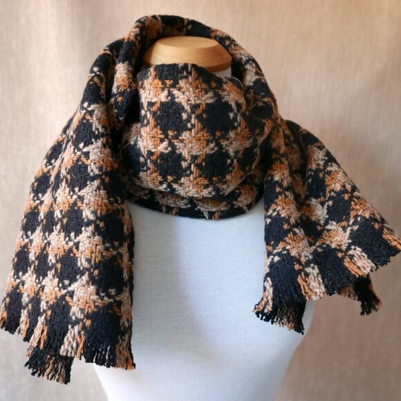 Unisex Handmade Gold & Black Houndstooth Pure Wool Heavyweight Scarf - Picture 6 of 7